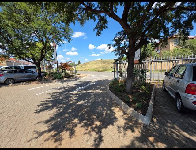 120M² OFFICE TO LET IN LANGENHOVENPARK